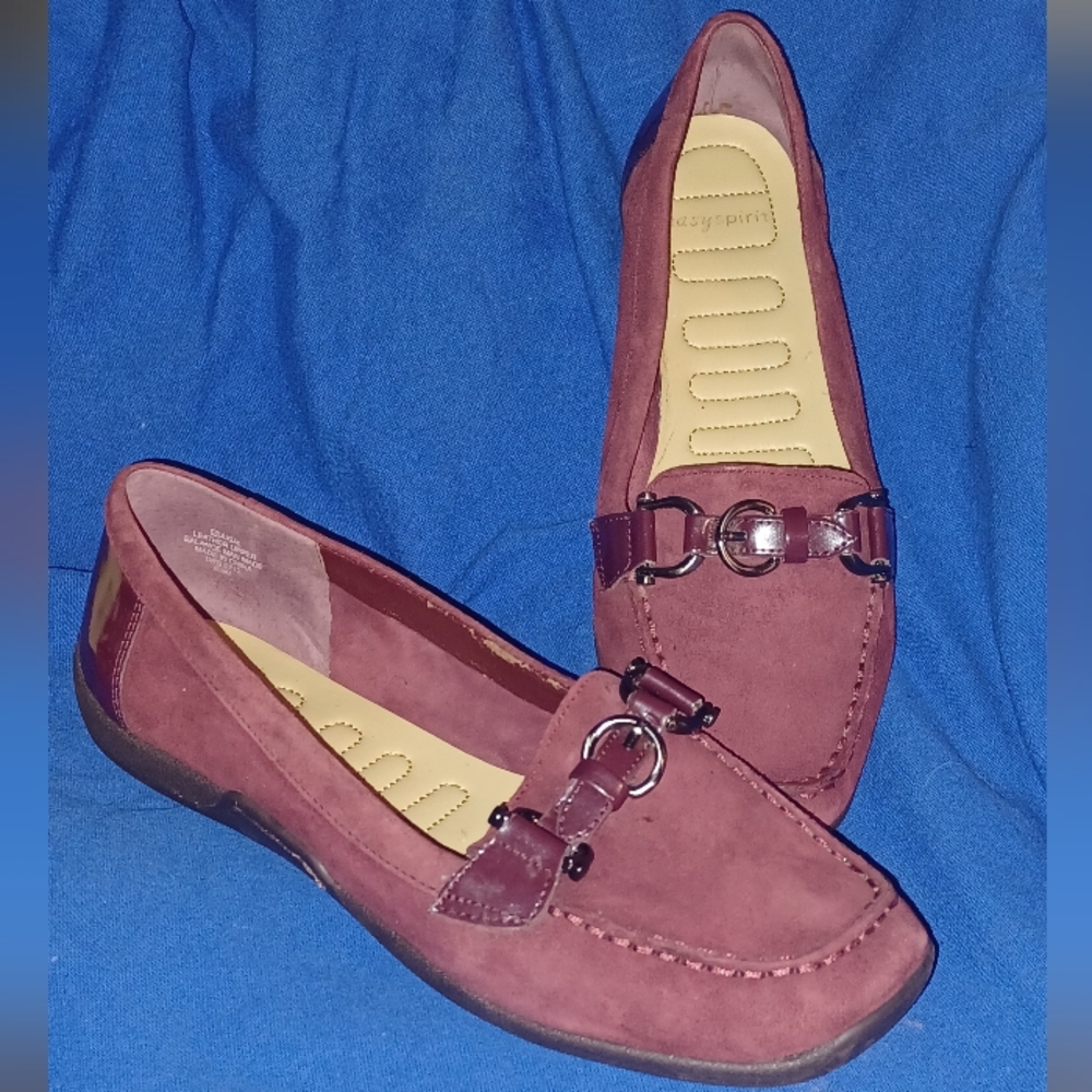 Easy Spirit Esaxial Burgundy suede buckle 6.5 loafers (111124A)
